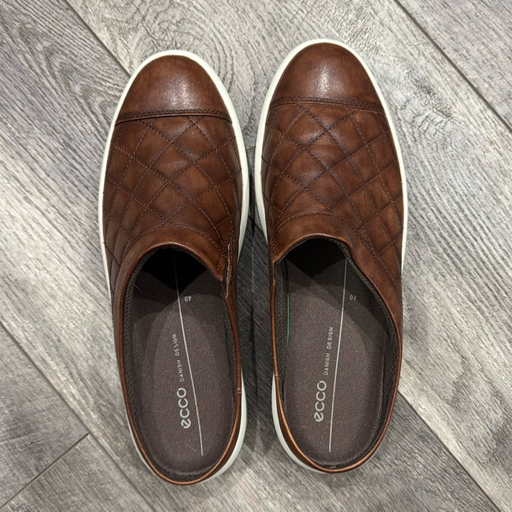 Women’s Ecco slides Size 40